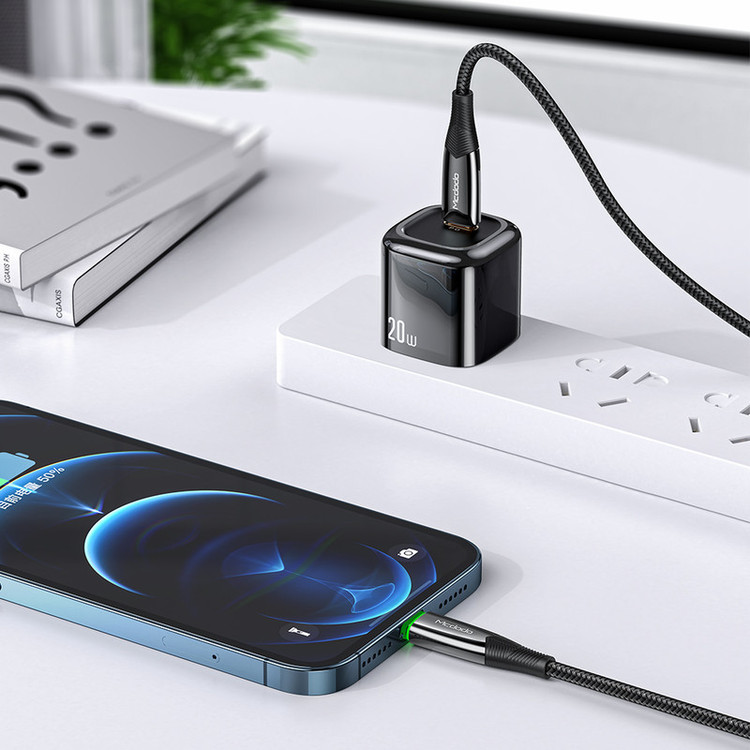 کابل تبدیل USB-C به لایتنینگ مک دودو مدل CA-8563 طول 1.8 متر