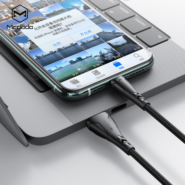 کابل تبدیل USB به لایتنینگ مک دودو مدل CA-744 طول 1.2 متر